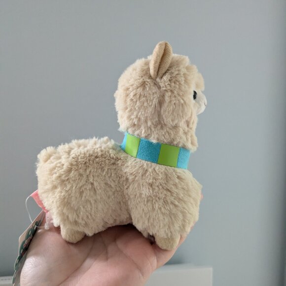 Amuse Winter Series Arpakasso Plush - Picture 3 of 5